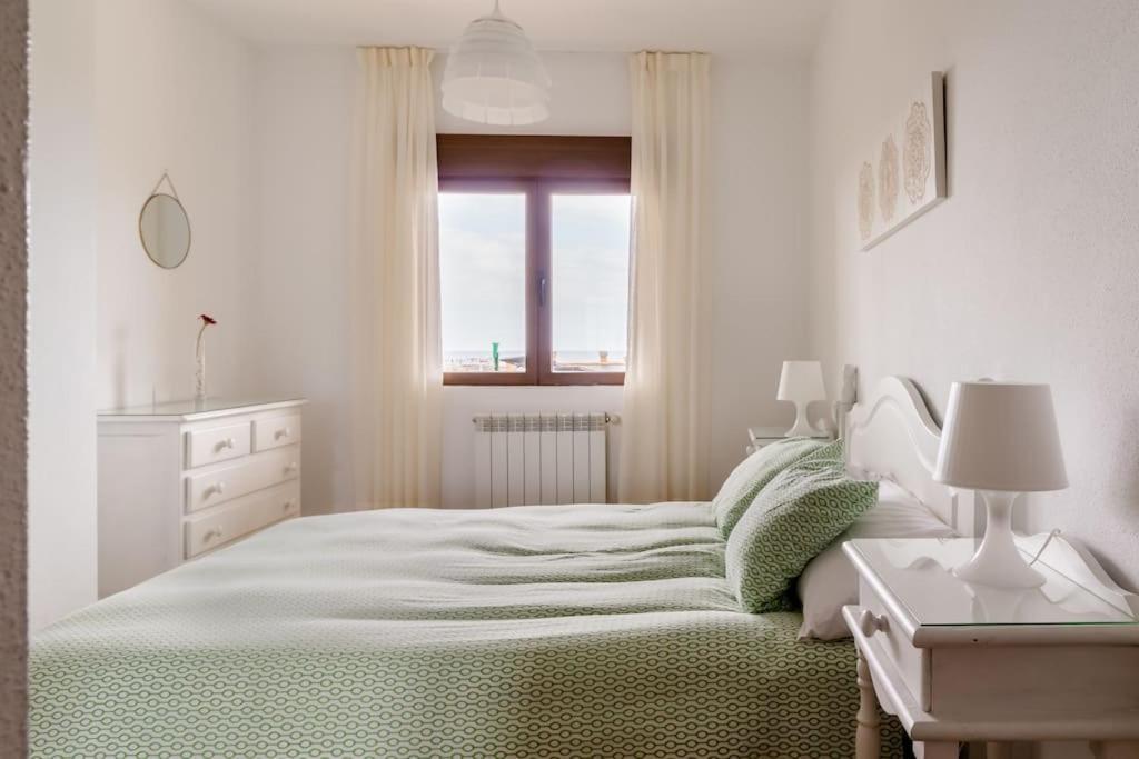 Casa De Las Flores - Apartamento Con Jardin Privado Frente A La Playa De Comillas Ngoại thất bức ảnh