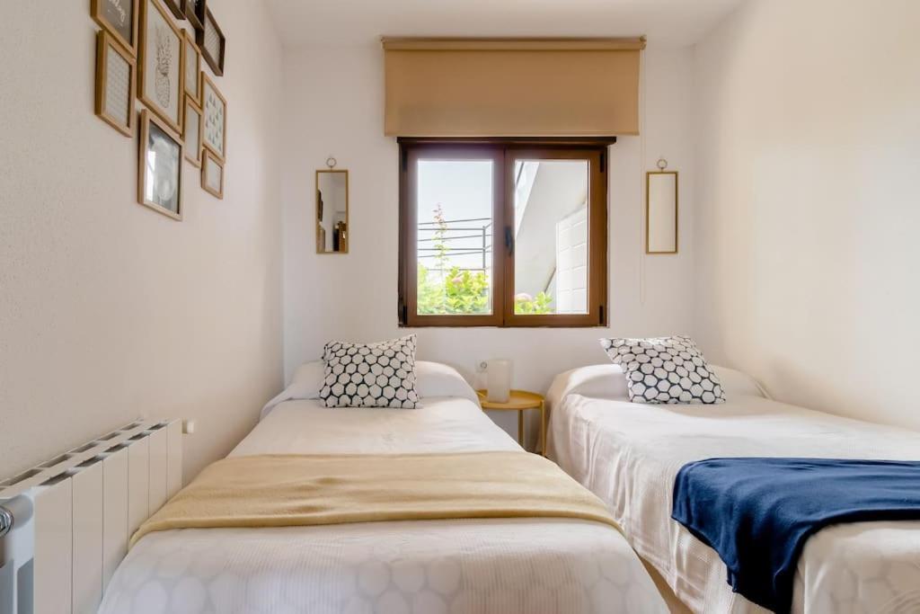 Casa De Las Flores - Apartamento Con Jardin Privado Frente A La Playa De Comillas Ngoại thất bức ảnh