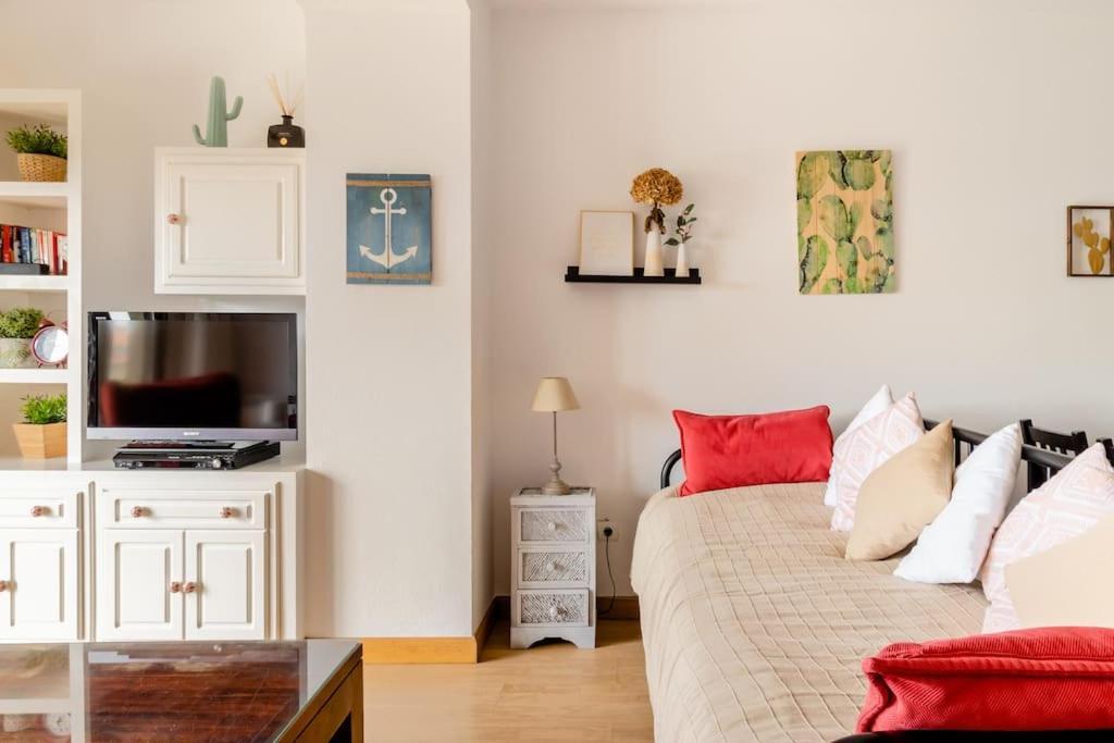 Casa De Las Flores - Apartamento Con Jardin Privado Frente A La Playa De Comillas Ngoại thất bức ảnh