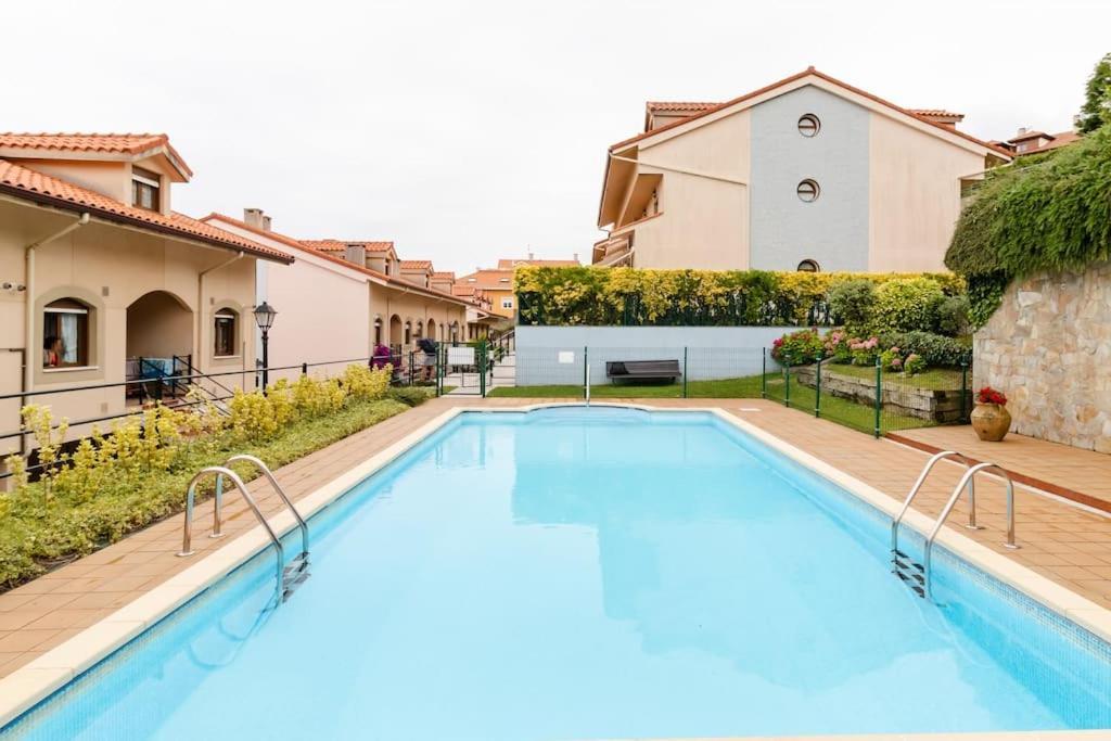 Casa De Las Flores - Apartamento Con Jardin Privado Frente A La Playa De Comillas Ngoại thất bức ảnh