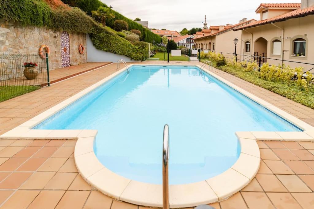 Casa De Las Flores - Apartamento Con Jardin Privado Frente A La Playa De Comillas Ngoại thất bức ảnh