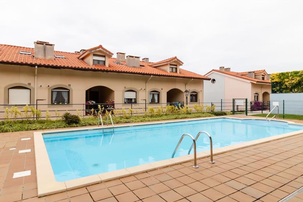 Casa De Las Flores - Apartamento Con Jardin Privado Frente A La Playa De Comillas Ngoại thất bức ảnh