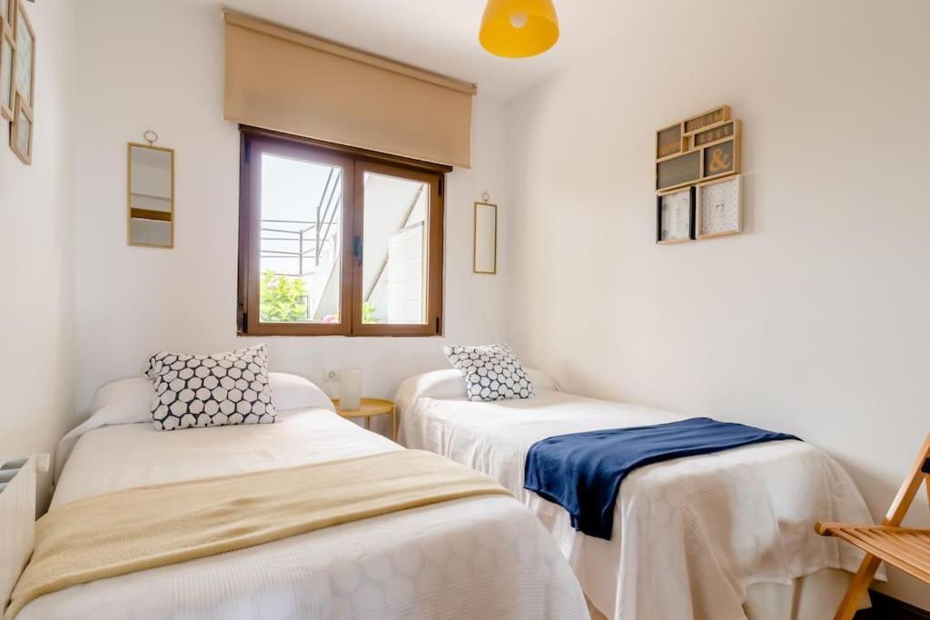Casa De Las Flores - Apartamento Con Jardin Privado Frente A La Playa De Comillas Ngoại thất bức ảnh