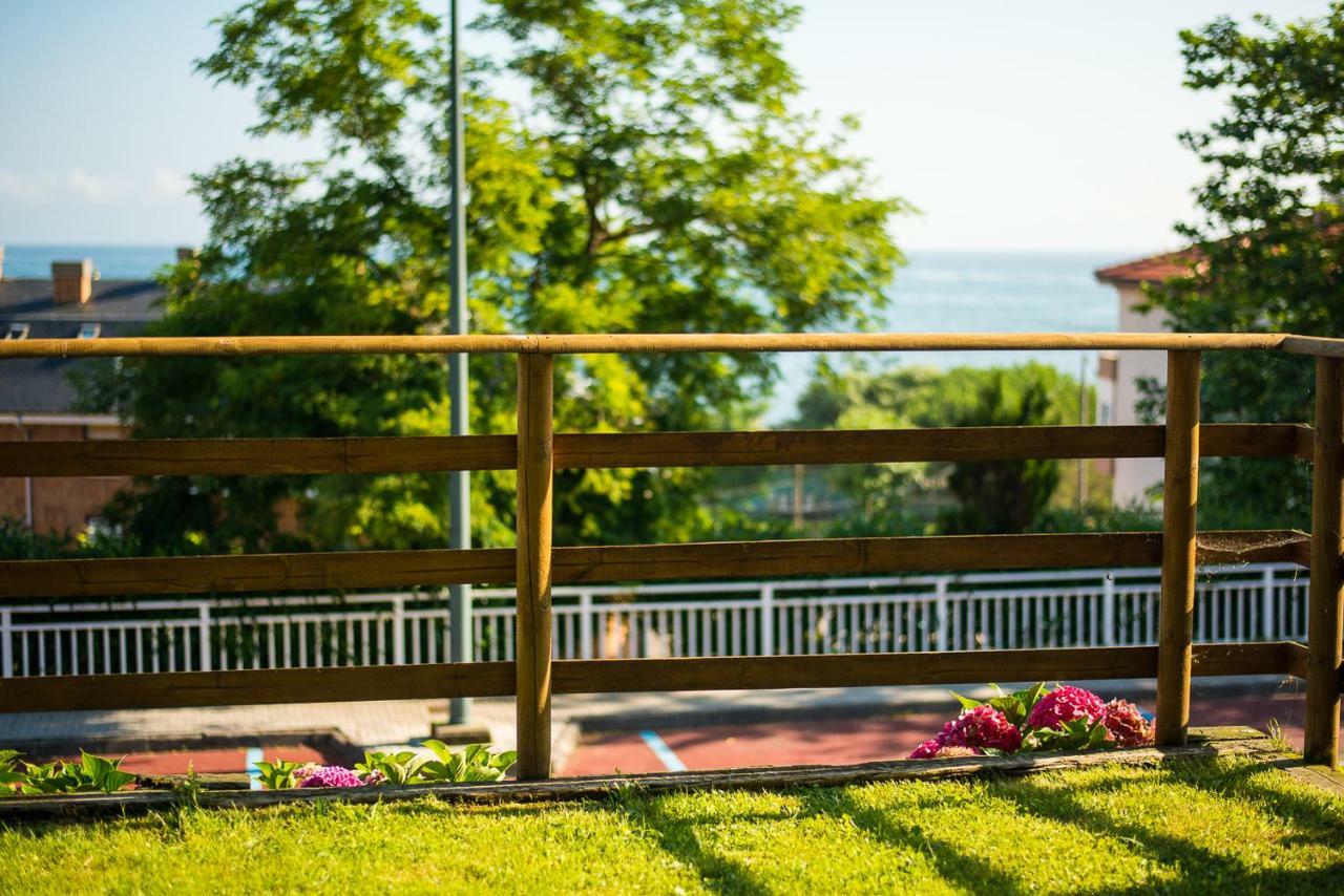 Casa De Las Flores - Apartamento Con Jardin Privado Frente A La Playa De Comillas Ngoại thất bức ảnh