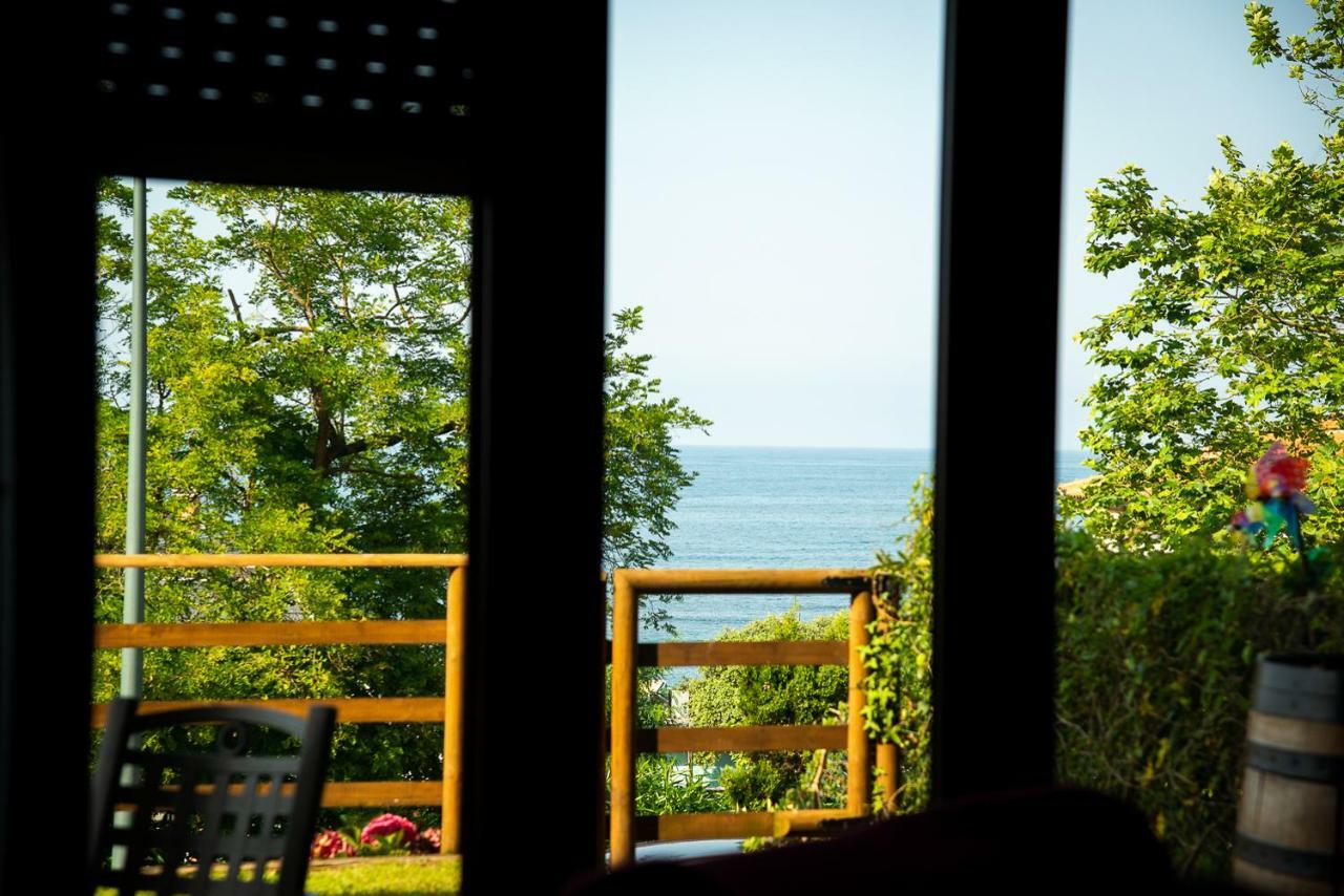 Casa De Las Flores - Apartamento Con Jardin Privado Frente A La Playa De Comillas Ngoại thất bức ảnh